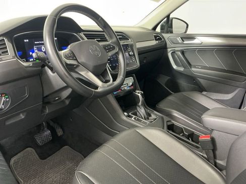 Used 2022 Volkswagen Tiguan SE image 20