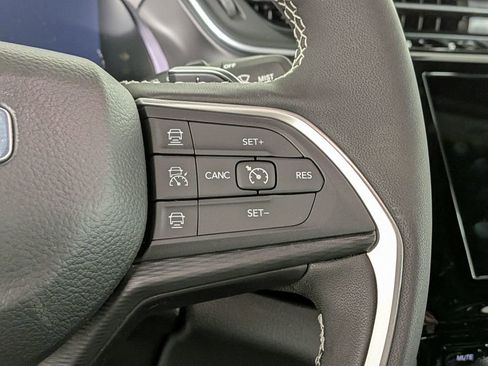 New 2025 Jeep Grand Cherokee L Altitude image 21