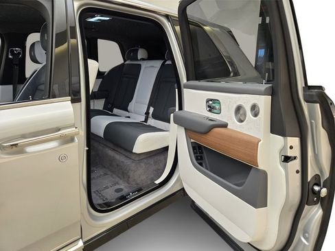 New 2026 Rolls-Royce Cullinan image 18