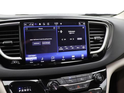 Used 2024 Chrysler Pacifica Touring-L image 22