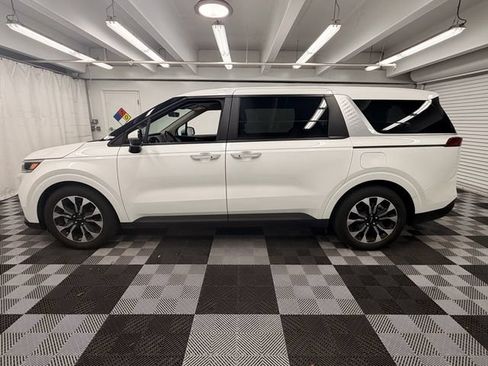 Certified 2024 Kia Carnival EX FWD image 2