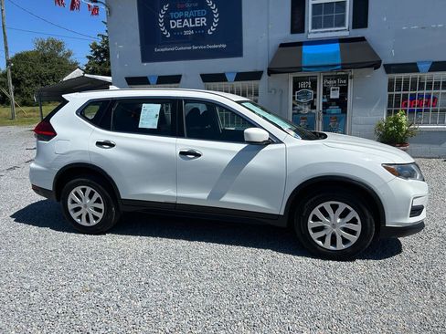 Used 2017 Nissan Rogue S AWD/4WD image 6