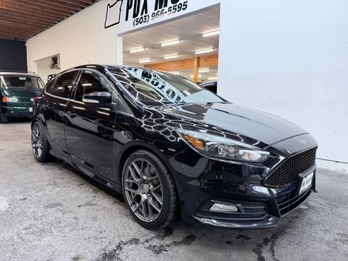 Used 2017 Ford Focus ST w/ Equipment Group 401A image 2