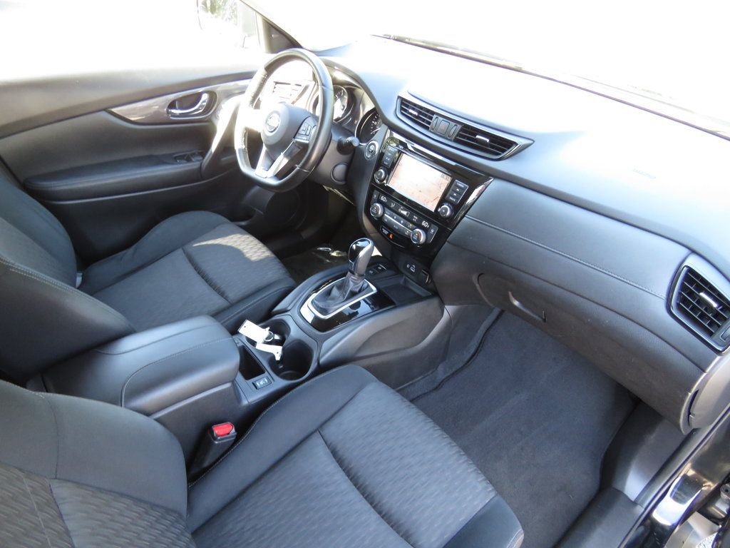 Used 2019 Nissan Rogue SV w/ Premium Package AWD/4WD image 14