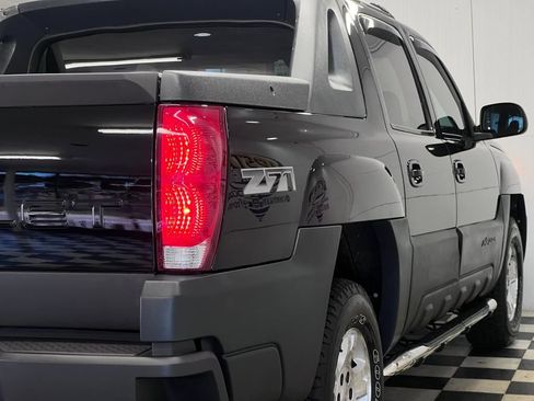 Used 2004 Chevrolet Avalanche Z71 w/ Sun And Sound Package AWD/4WD image 29