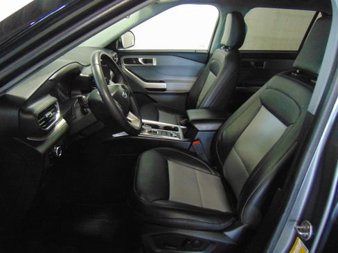 Used 2023 Ford Explorer XLT w/ Equipment Group 202A AWD/4WD image 10