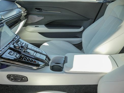 New 2025 Aston Martin V8 Vantage Coupe image 25