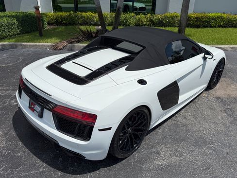 Used 2017 Audi R8 V10 w/ Carbon Exterior Package AWD/4WD image 22