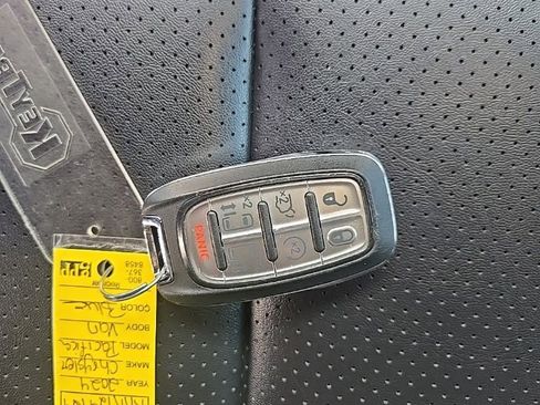 Used 2024 Chrysler Pacifica Touring-L FWD image 38