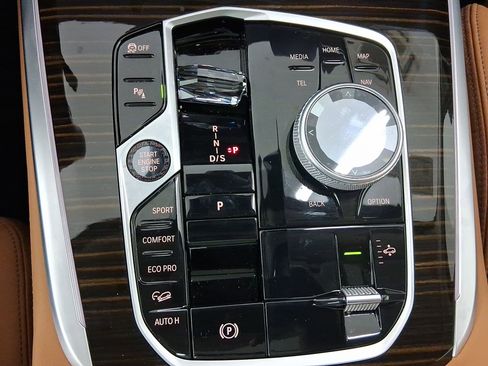 Used 2025 BMW X7 xDrive40i w/ Premium Package image 27