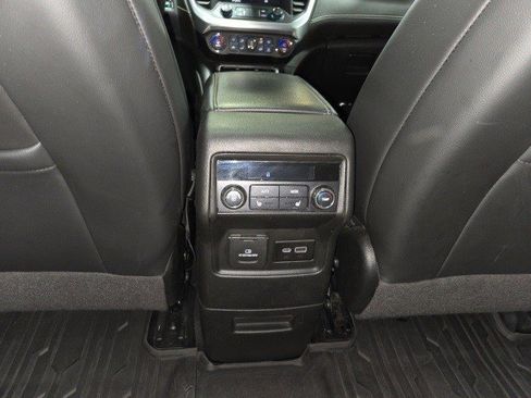 Used 2023 GMC Acadia SLT w/ Preferred Package image 14