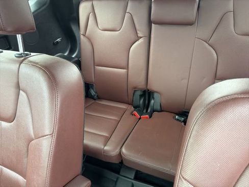 Used 2024 Kia Telluride EX w/ EX Captain's Chair Package AWD/4WD image 21
