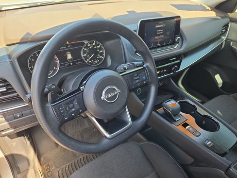 Certified 2022 Nissan Rogue SV FWD image 10