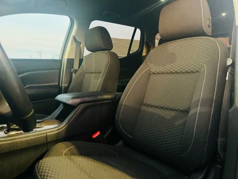 Used 2017 GMC Acadia SLE image 38