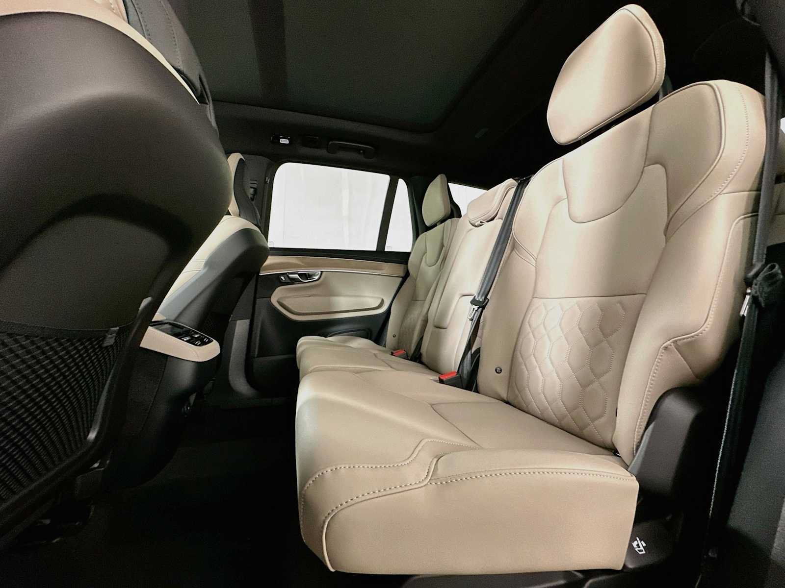 New 2026 Volvo XC90 B6 Plus w/ Protection Package Premier AWD/4WD image 22