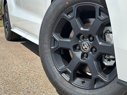 New 2026 Toyota Sienna XLE Woodland Edition AWD/4WD image 2