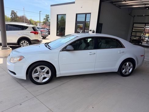 Used 2010 Chevrolet Malibu LS FWD image 4