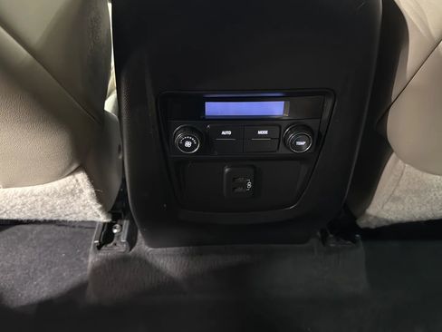 Used 2020 Buick Enclave Essence FWD image 29