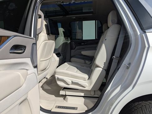 Used 2022 Cadillac Escalade Premium Luxury Platinum AWD/4WD image 39