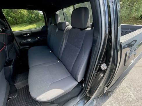 Used 2019 Toyota Tacoma TRD Off-Road AWD/4WD image 23