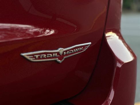 Used 2017 Jeep Grand Cherokee Trailhawk image 21