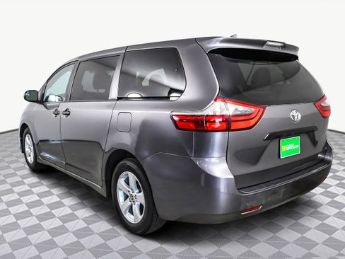 Used 2020 Toyota Sienna L image 6