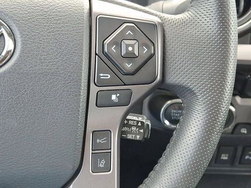 Used 2018 Toyota Tacoma TRD Sport AWD/4WD image 23