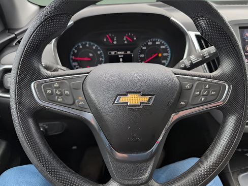 Used 2020 Chevrolet Equinox LS w/ LS Convenience Package FWD image 18