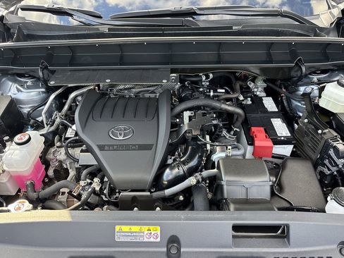 Used 2023 Toyota Highlander LE image 28