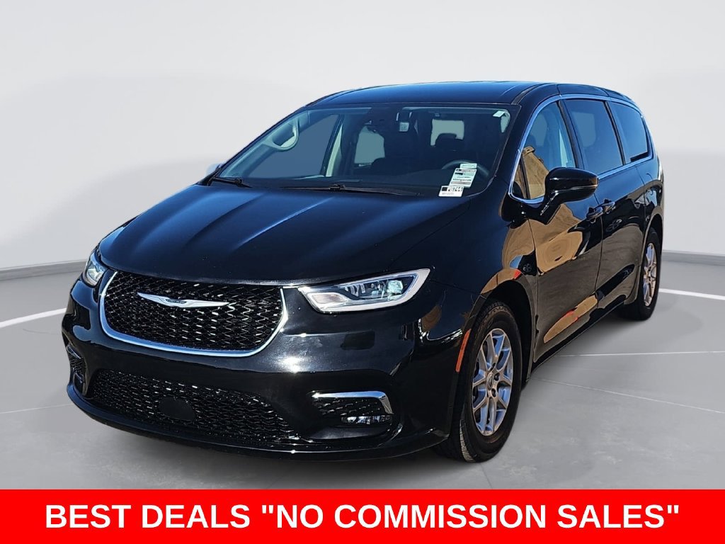 Used 2024 Chrysler Pacifica Touring-L FWD image 7