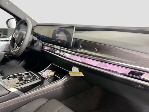 New 2026 BMW i7 xDrive60 w/ Executive Package AWD/4WD image 27