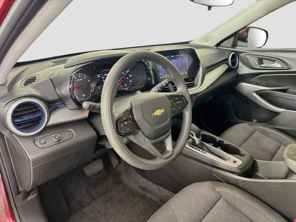 Used 2025 Chevrolet Trax LS w/ LS Convenience Package FWD image 10