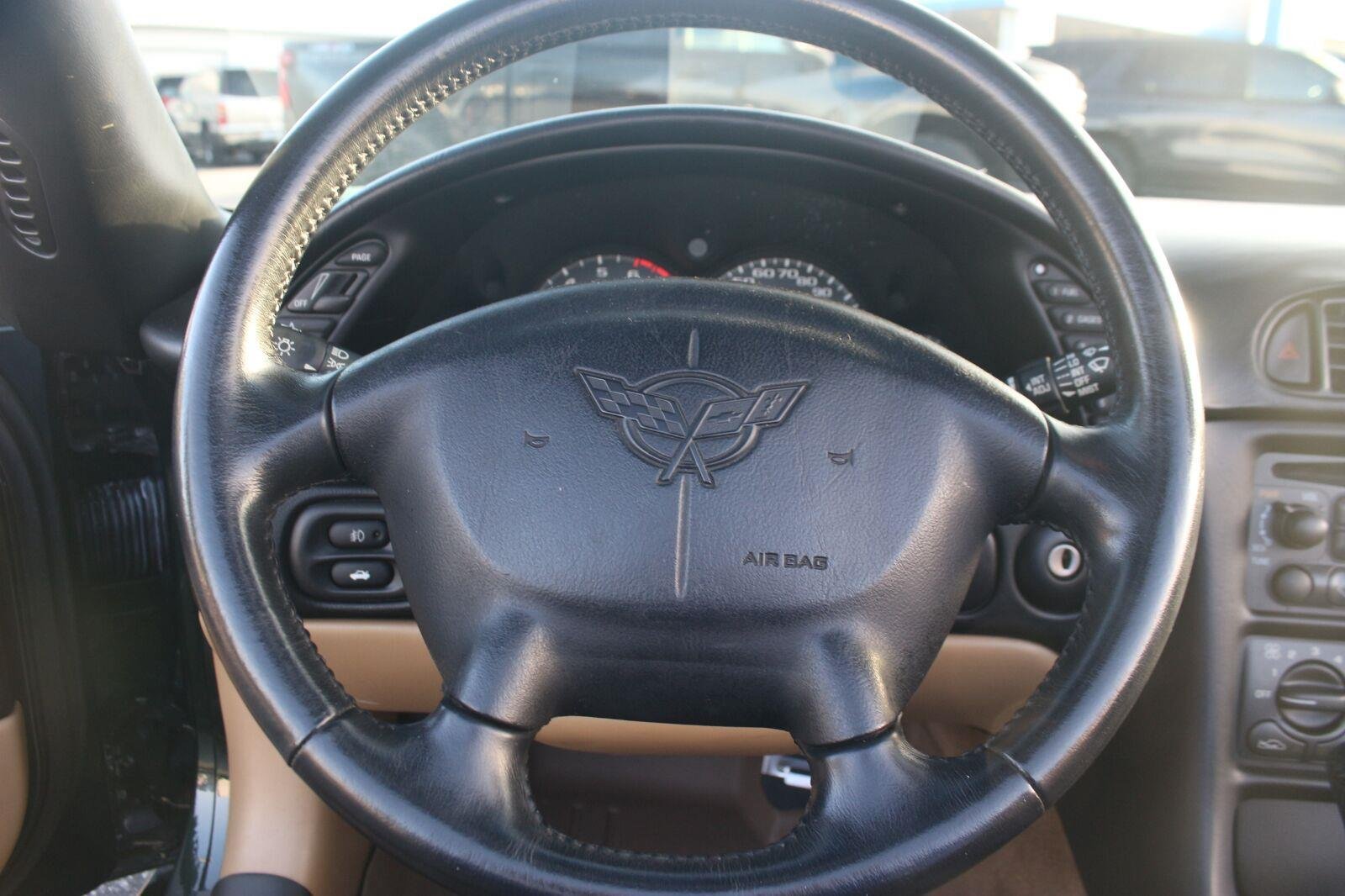 Used 2000 Chevrolet Corvette Convertible w/ Performance Handling Pkg RWD image 16