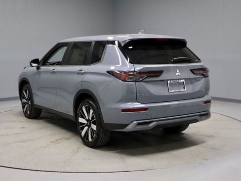 New 2026 Mitsubishi Outlander SE image 6