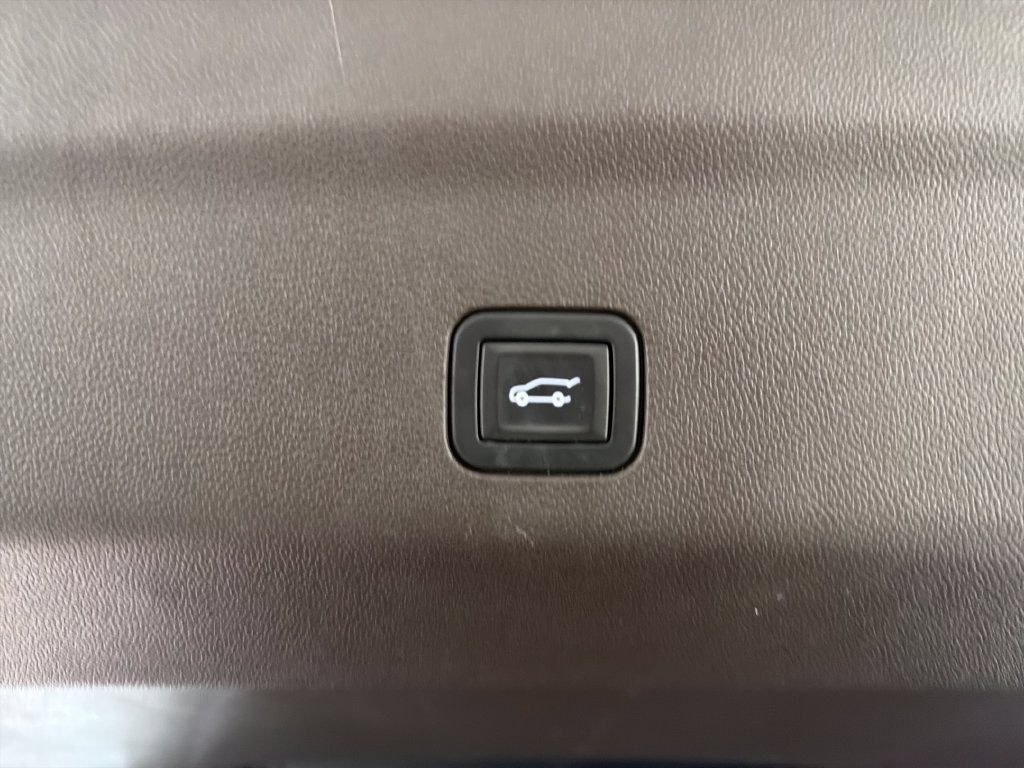 Used 2021 GMC Yukon Denali w/ Denali Premium Package RWD image 10