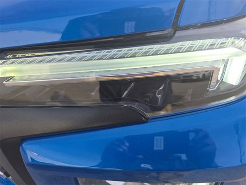 Used 2024 GMC Canyon AT4 w/ AT4 Premium Package image 27