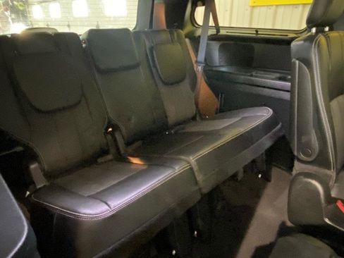 Used 2015 Chrysler Town & Country S image 15