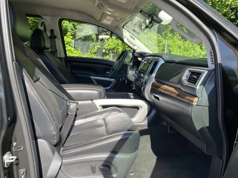 Used 2019 Nissan Titan SL AWD/4WD image 20