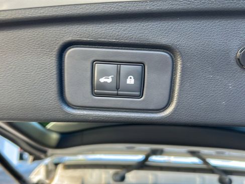 Used 2023 Nissan Pathfinder SV w/ SV Premium Package image 14