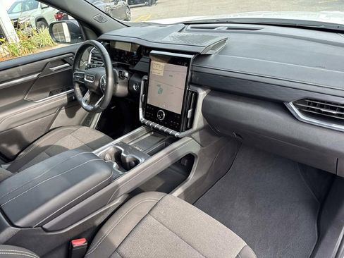 Used 2025 GMC Acadia Elevation image 13