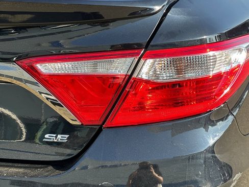 Used 2017 Toyota Camry SE image 32