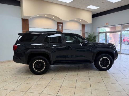 Used 2025 Toyota 4Runner TRD Off-Road Premium AWD/4WD image 14