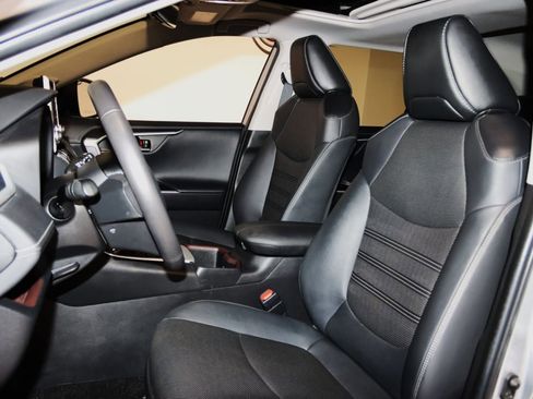 Used 2022 Toyota RAV4 Limited image 35