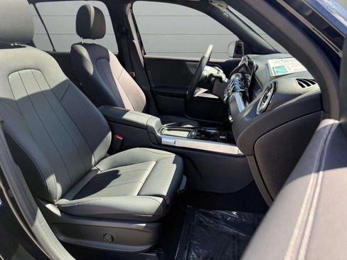 Used 2025 Mercedes-Benz GLB 250 GLB 250 image 32