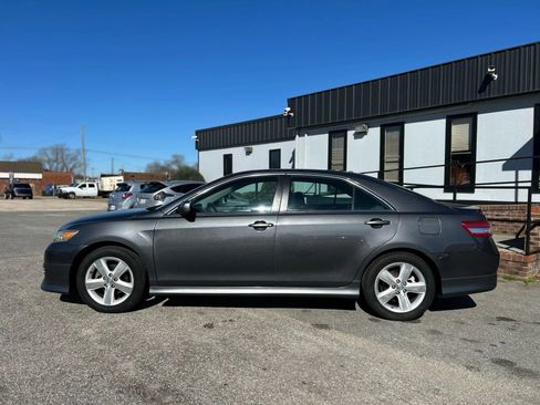Used 2011 Toyota Camry SE image 9
