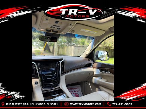 Used 2017 Cadillac Escalade ESV Luxury AWD/4WD image 5