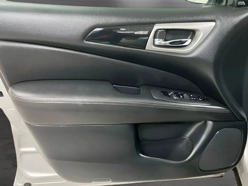 Used 2020 Nissan Pathfinder SV FWD image 7