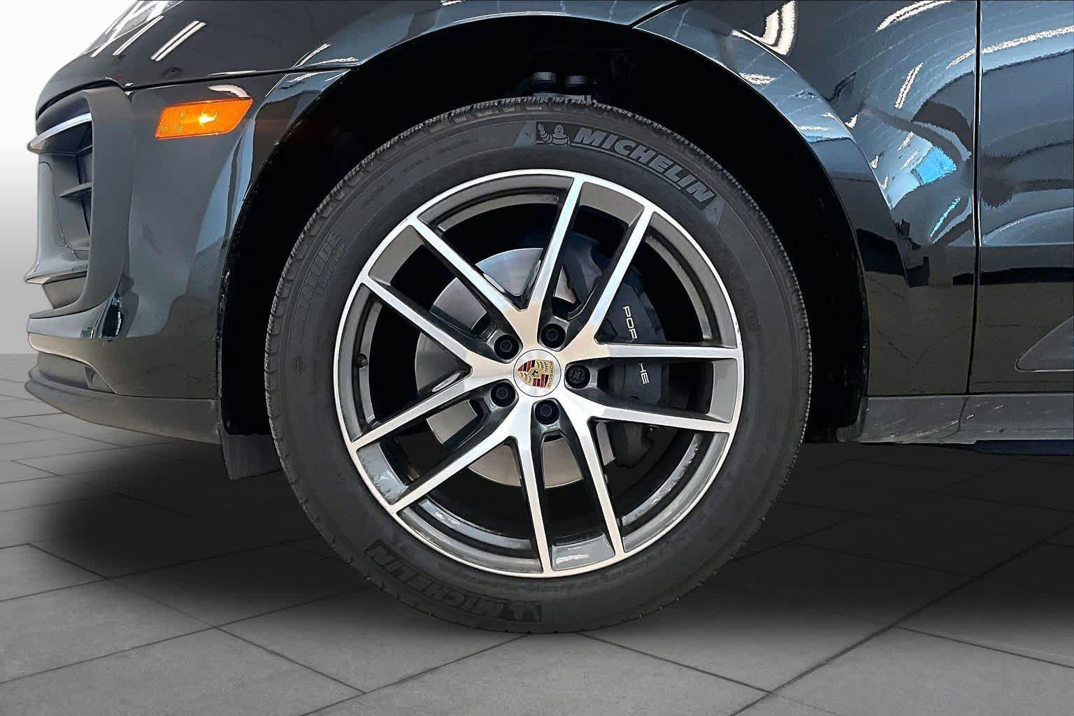 Used 2024 Porsche Macan AWD/4WD image 9