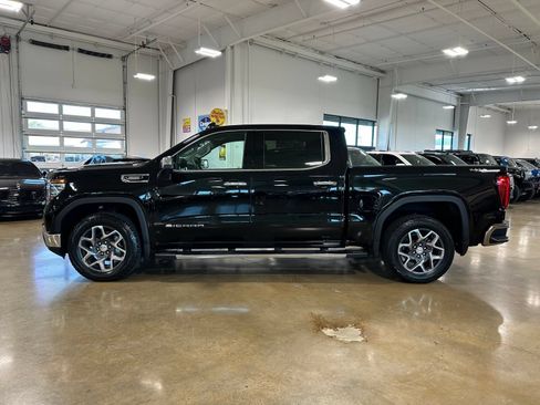 Used 2024 GMC Sierra 1500 SLT w/ SLT Premium Package AWD/4WD image 5
