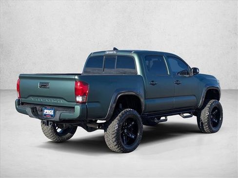 Used 2016 Toyota Tacoma TRD Sport w/ Towing Package image 5